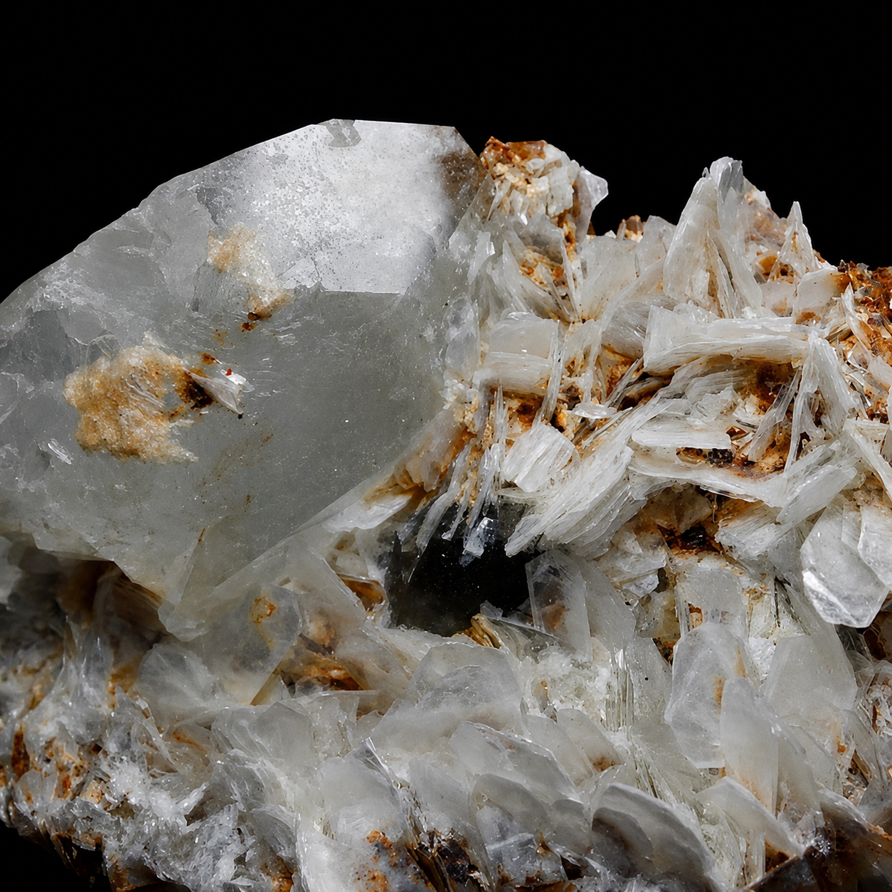 Tabular Aquamarine with Muscovite from Pingwu Mine, China